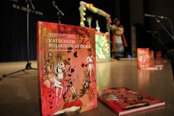 Ostrołęcka rodzina sięga po książki dla córki i syna: Rodzinne teatrzyki wystąpiły w OCK [13.VI.2012] - zdjęcie #11 - eOstroleka.pl