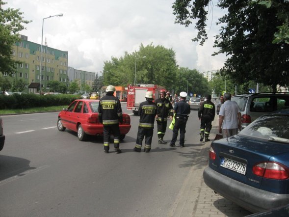Kolizja na ul. 11 Listopada [14.06.2012] - zdjęcie #12 - eOstroleka.pl