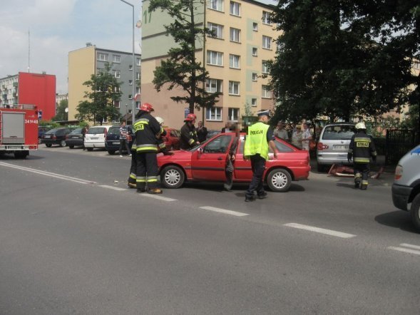 Kolizja na ul. 11 Listopada [14.06.2012] - zdjęcie #11 - eOstroleka.pl