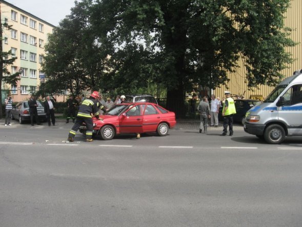 Kolizja na ul. 11 Listopada [14.06.2012] - zdjęcie #10 - eOstroleka.pl