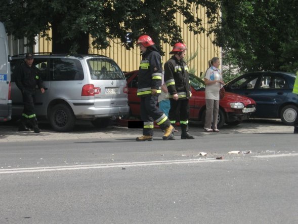 Kolizja na ul. 11 Listopada [14.06.2012] - zdjęcie #7 - eOstroleka.pl