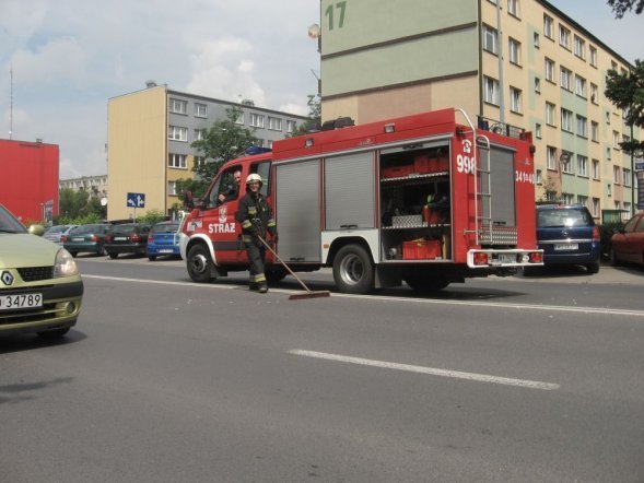 Kolizja na ul. 11 Listopada [14.06.2012] - zdjęcie #6 - eOstroleka.pl