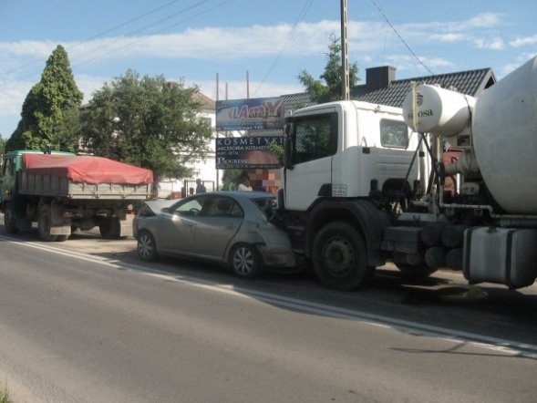 Wypadek na ulicy Kolejowej [18 VI 2012] - zdjęcie #4 - eOstroleka.pl