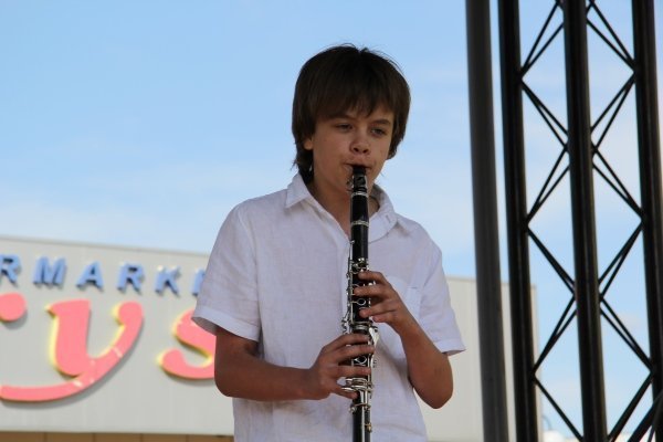 Uczniowie Państwowej Szkoły Muzycznej prezentowali się na scenie przy Kupcu [19 VI 2012] - zdjęcie #1 - eOstroleka.pl