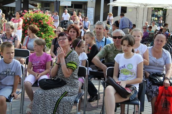 Uczniowie Państwowej Szkoły Muzycznej prezentowali się na scenie przy Kupcu [19 VI 2012] - zdjęcie #10 - eOstroleka.pl