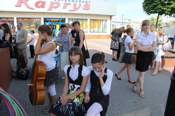 Uczniowie Państwowej Szkoły Muzycznej prezentowali się na scenie przy Kupcu [19 VI 2012] - zdjęcie #14 - eOstroleka.pl