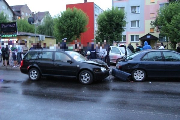 Karambol z udziałem czterech aut na ulicy Goworowskiej [20.VI.2012] - zdjęcie #1 - eOstroleka.pl