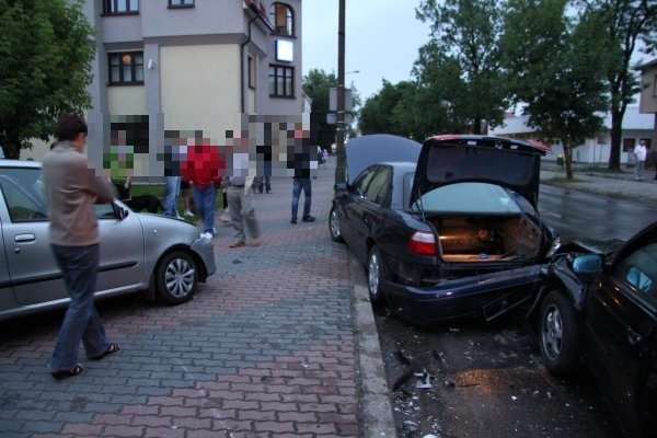 Karambol z udziałem czterech aut na ulicy Goworowskiej [20.VI.2012] - zdjęcie #8 - eOstroleka.pl