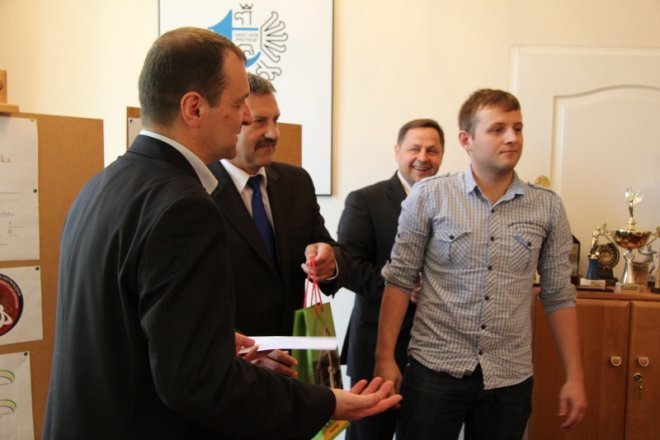 Autorzy logotypów zostali nagrodzeni [22.VI.2012] - zdjęcie #4 - eOstroleka.pl