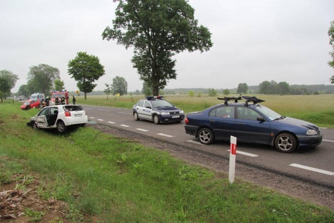 Nożewo: Poważna kolizja trzech aut - zdjęcie #10 - eOstroleka.pl