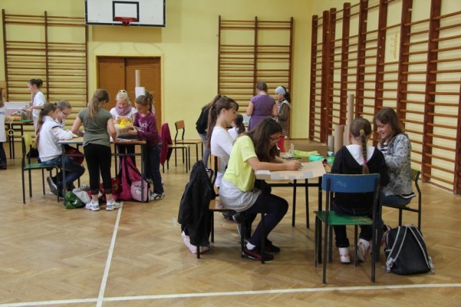 Piknik Zdrowy rozsądek daje radę w Szkole Podstawowej nr 6 w Ostrołęce [22.VI.2012] - zdjęcie #1 - eOstroleka.pl