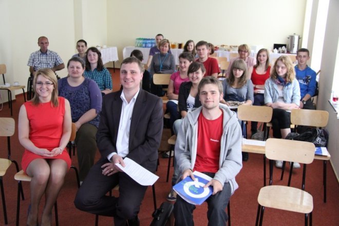 Kilkadziesiąt osób wzięło udział w seminarium Wolontariat w Ostrołęce [22.VI.2012] - zdjęcie #5 - eOstroleka.pl