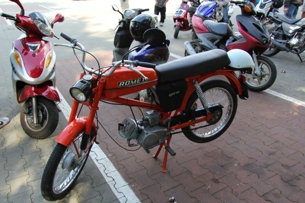 Fani motoroweów spotkali sie w Ostrołęce [24.VI.2012] - zdjęcie #1 - eOstroleka.pl