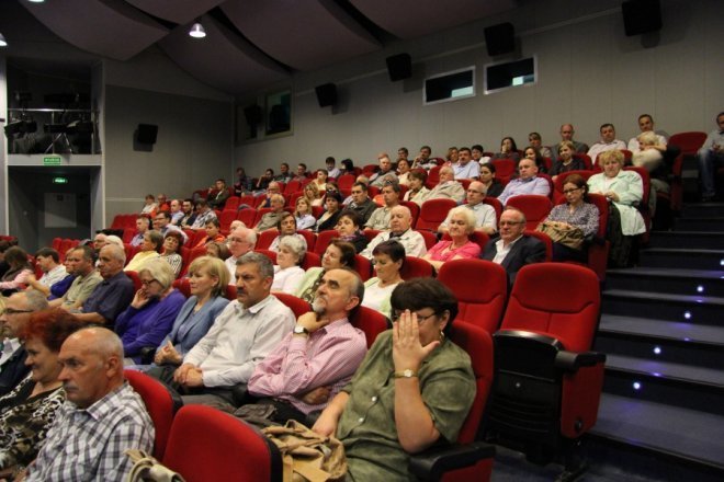 Klub Kina Niezależnego: „Dopóki żyję. Opowieść o Węgrzech” i spotkanie z Ewą Stankiewicz [25.VI.2012]  - zdjęcie #7 - eOstroleka.pl