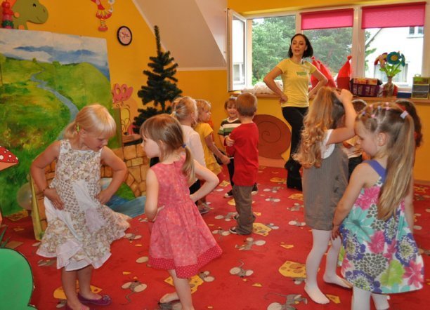 „W Zaczarowanym Lesie”: Dzień rodzinny w Punkcie Przedszkolnym Kangurek [26.VI.2012] - zdjęcie #21 - eOstroleka.pl