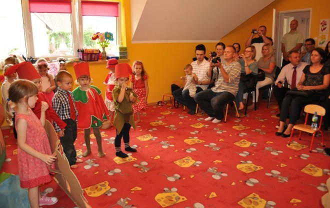 „W Zaczarowanym Lesie”: Dzień rodzinny w Punkcie Przedszkolnym Kangurek [26.VI.2012] - zdjęcie #5 - eOstroleka.pl