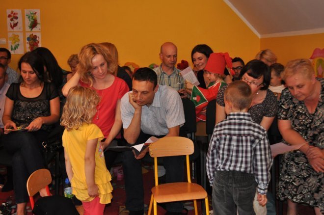 „W Zaczarowanym Lesie”: Dzień rodzinny w Punkcie Przedszkolnym Kangurek [26.VI.2012] - zdjęcie #1 - eOstroleka.pl