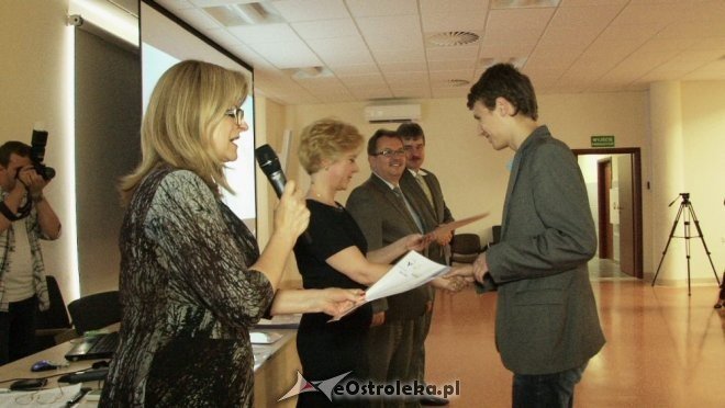 Certyfikaty Młodzieżowej Akademii Umiejętności [26.06.2012] - zdjęcie #16 - eOstroleka.pl
