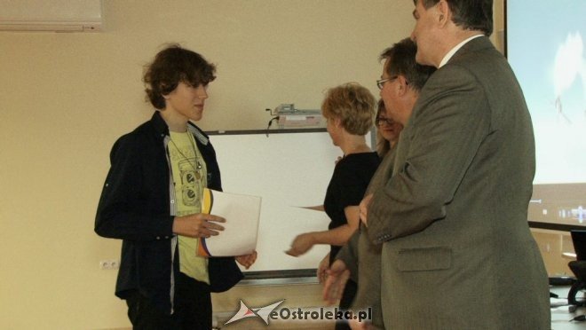 Certyfikaty Młodzieżowej Akademii Umiejętności [26.06.2012] - zdjęcie #2 - eOstroleka.pl