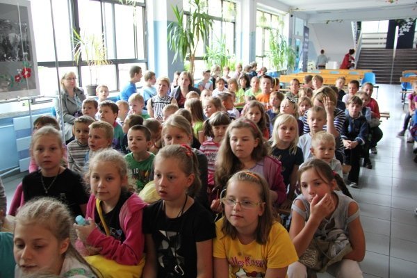 Festyn Żegnaj szkoło! Witajcie wakacje! w Szkole Podstawowej nr 10 [26.VI.2012] - zdjęcie #4 - eOstroleka.pl