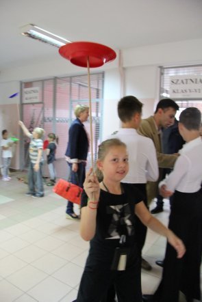 Festyn Żegnaj szkoło! Witajcie wakacje! w Szkole Podstawowej nr 10 [26.VI.2012] - zdjęcie #17 - eOstroleka.pl