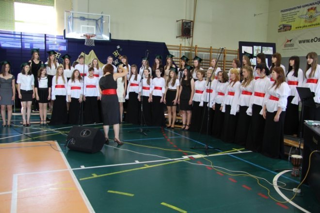 Trzecioklaliści opuścili Gimnazjum nr 5 [29.VI.2012] - zdjęcie #15 - eOstroleka.pl