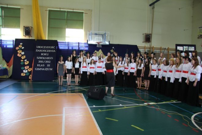 Trzecioklaliści opuścili Gimnazjum nr 5 [29.VI.2012] - zdjęcie #13 - eOstroleka.pl