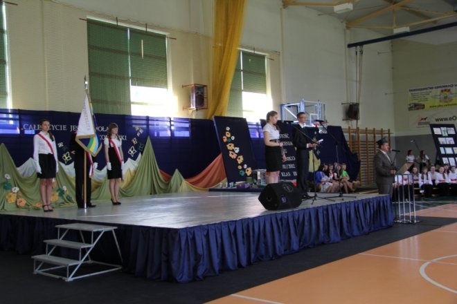 Trzecioklaliści opuścili Gimnazjum nr 5 [29.VI.2012] - zdjęcie #6 - eOstroleka.pl