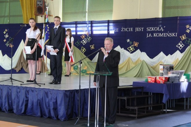 Trzecioklaliści opuścili Gimnazjum nr 5 [29.VI.2012] - zdjęcie #3 - eOstroleka.pl