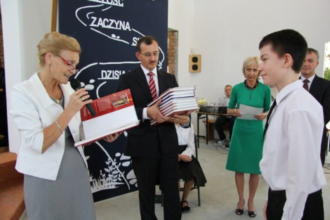 Zakończenie roku szkolnego w ostrołęckich szkołach [29 VI 2012] - zdjęcie #9 - eOstroleka.pl