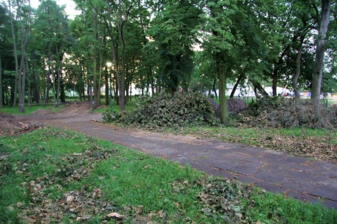 Trwa przebudowa parku miejskiego [4 VII 2012] - zdjęcie #12 - eOstroleka.pl