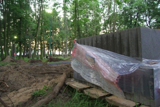 Trwa przebudowa parku miejskiego [4 VII 2012] - zdjęcie #9 - eOstroleka.pl