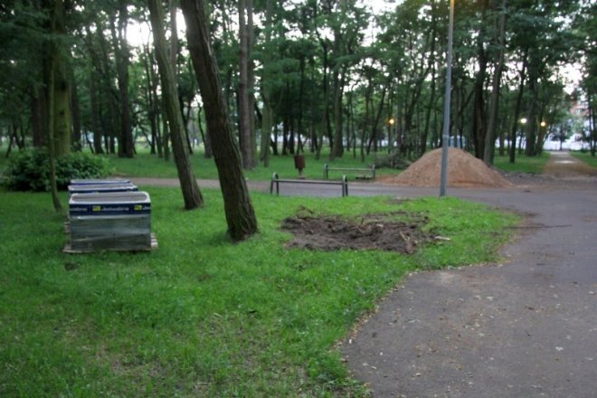 Trwa przebudowa parku miejskiego [4 VII 2012] - zdjęcie #8 - eOstroleka.pl