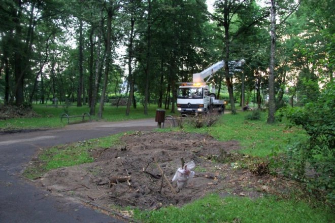 Trwa przebudowa parku miejskiego [4 VII 2012] - zdjęcie #7 - eOstroleka.pl