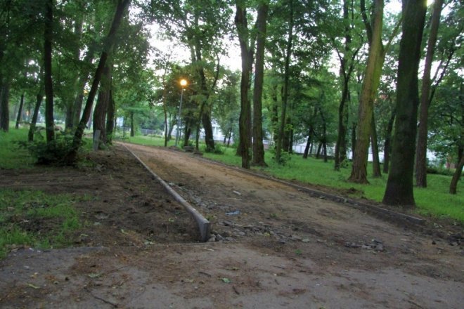 Trwa przebudowa parku miejskiego [4 VII 2012] - zdjęcie #17 - eOstroleka.pl