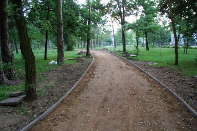 Trwa przebudowa parku miejskiego [4 VII 2012] - zdjęcie #1 - eOstroleka.pl