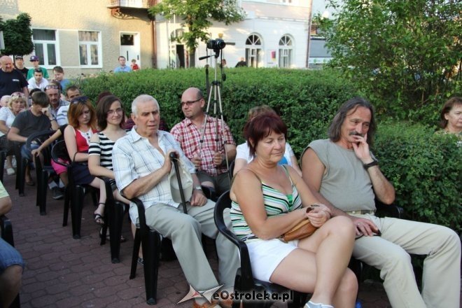 Art czwartek - recital Izabeli Perczyńskiej [5 VII 2012] - zdjęcie #7 - eOstroleka.pl