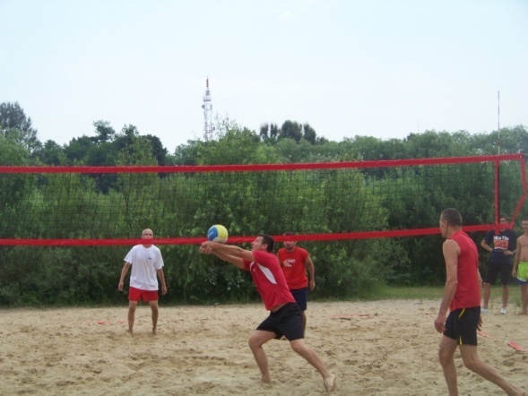 Siatkarze i siatkarki rywalizowali na plaży w Ostrołęce [7 VII 2012] - zdjęcie #8 - eOstroleka.pl