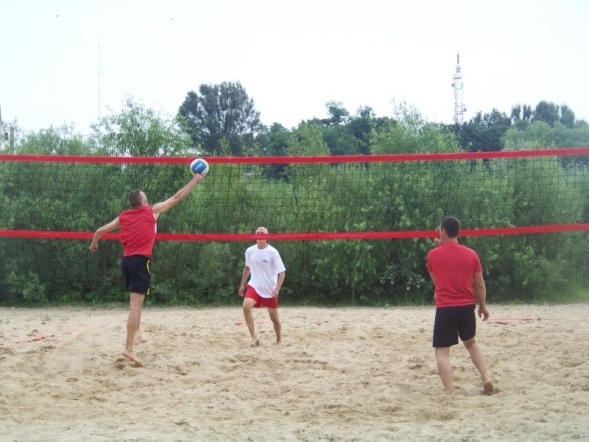 Siatkarze i siatkarki rywalizowali na plaży w Ostrołęce [7 VII 2012] - zdjęcie #6 - eOstroleka.pl