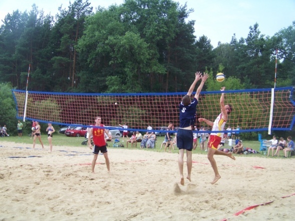 Siatkarze i siatkarki rywalizowali na plaży w Ostrołęce [7 VII 2012] - zdjęcie #5 - eOstroleka.pl