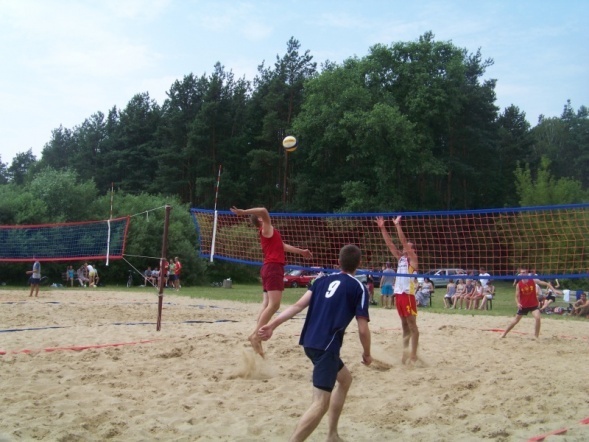 Siatkarze i siatkarki rywalizowali na plaży w Ostrołęce [7 VII 2012] - zdjęcie #4 - eOstroleka.pl