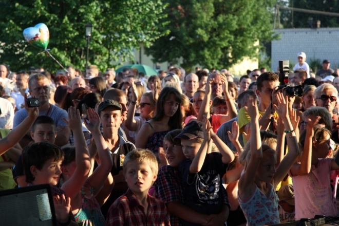 Goworowo: Zespół Akcent gwaizdą pikniku [8 VII 2012] - zdjęcie #14 - eOstroleka.pl