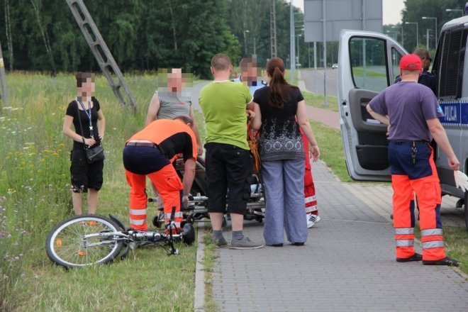 Było blisko tragedii: Karetka zabrała leżącego mężczyznę [10 VII 2012] - zdjęcie #9 - eOstroleka.pl