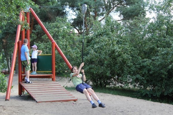Ostrołęczanie chętnie spędzają czas w parku na osiedlu bursztynowym [10 VII 2012] - zdjęcie #7 - eOstroleka.pl