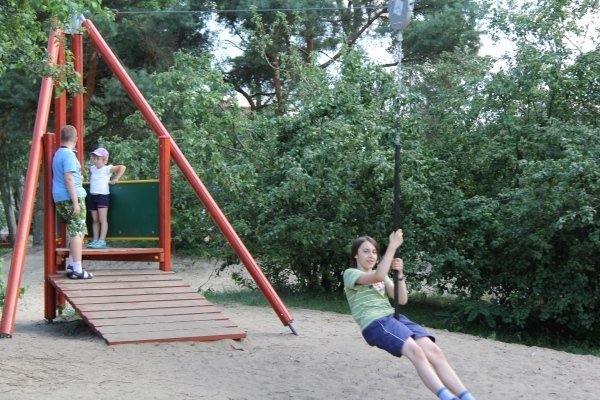 Ostrołęczanie chętnie spędzają czas w parku na osiedlu bursztynowym [10 VII 2012] - zdjęcie #8 - eOstroleka.pl