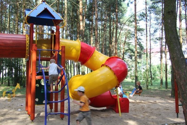 Ostrołęczanie chętnie spędzają czas w parku na osiedlu bursztynowym [10 VII 2012] - zdjęcie #15 - eOstroleka.pl