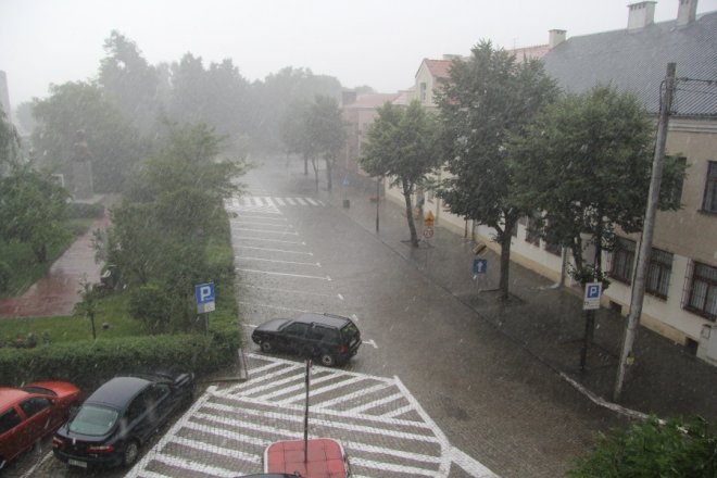 Grad i deszcz nad Ostrołęką: Blac bema pod wodą [11 VII 2012] - zdjęcie #1 - eOstroleka.pl