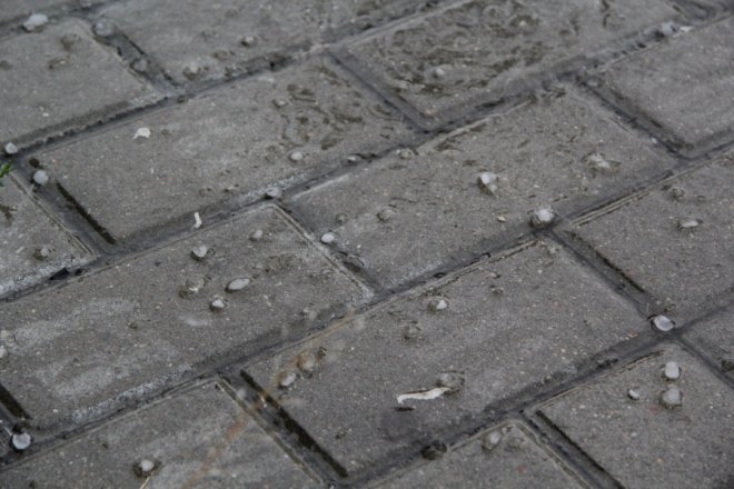 Grad i deszcz nad Ostrołęką: Blac bema pod wodą [11 VII 2012] - zdjęcie #21 - eOstroleka.pl