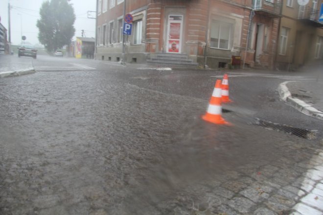 Grad i deszcz nad Ostrołęką: Blac bema pod wodą [11 VII 2012] - zdjęcie #6 - eOstroleka.pl