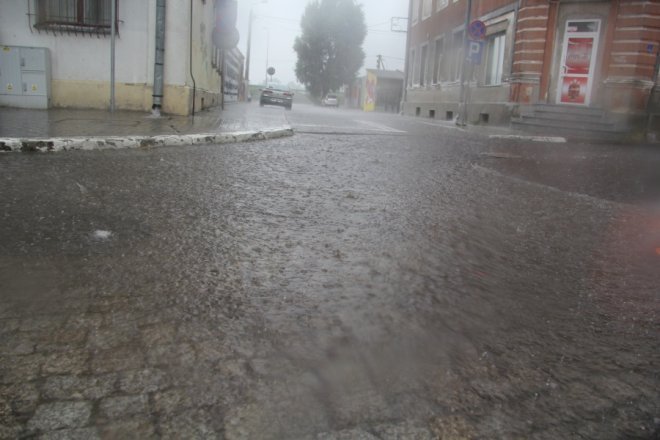Grad i deszcz nad Ostrołęką: Blac bema pod wodą [11 VII 2012] - zdjęcie #7 - eOstroleka.pl